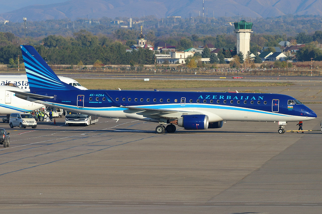 ./assets/img/aircraft/4K-AHY-E190-1.jpg