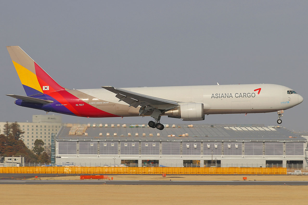 ./assets/img/aircraft/HL-AAR-B763-2.jpg