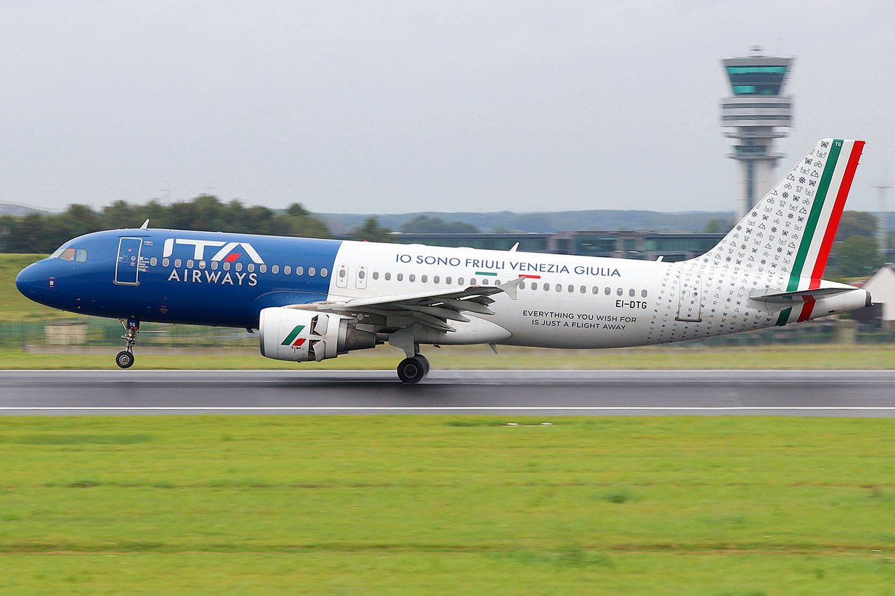 ./assets/img/aircraft/I-ITY-A320-3.jpg