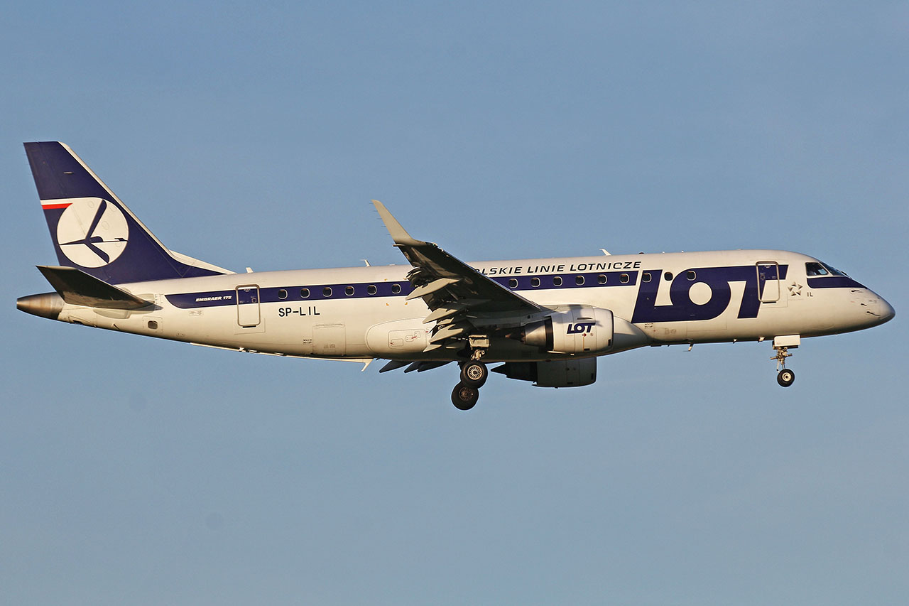 ./assets/img/aircraft/SP-LOT-E175-1.jpg