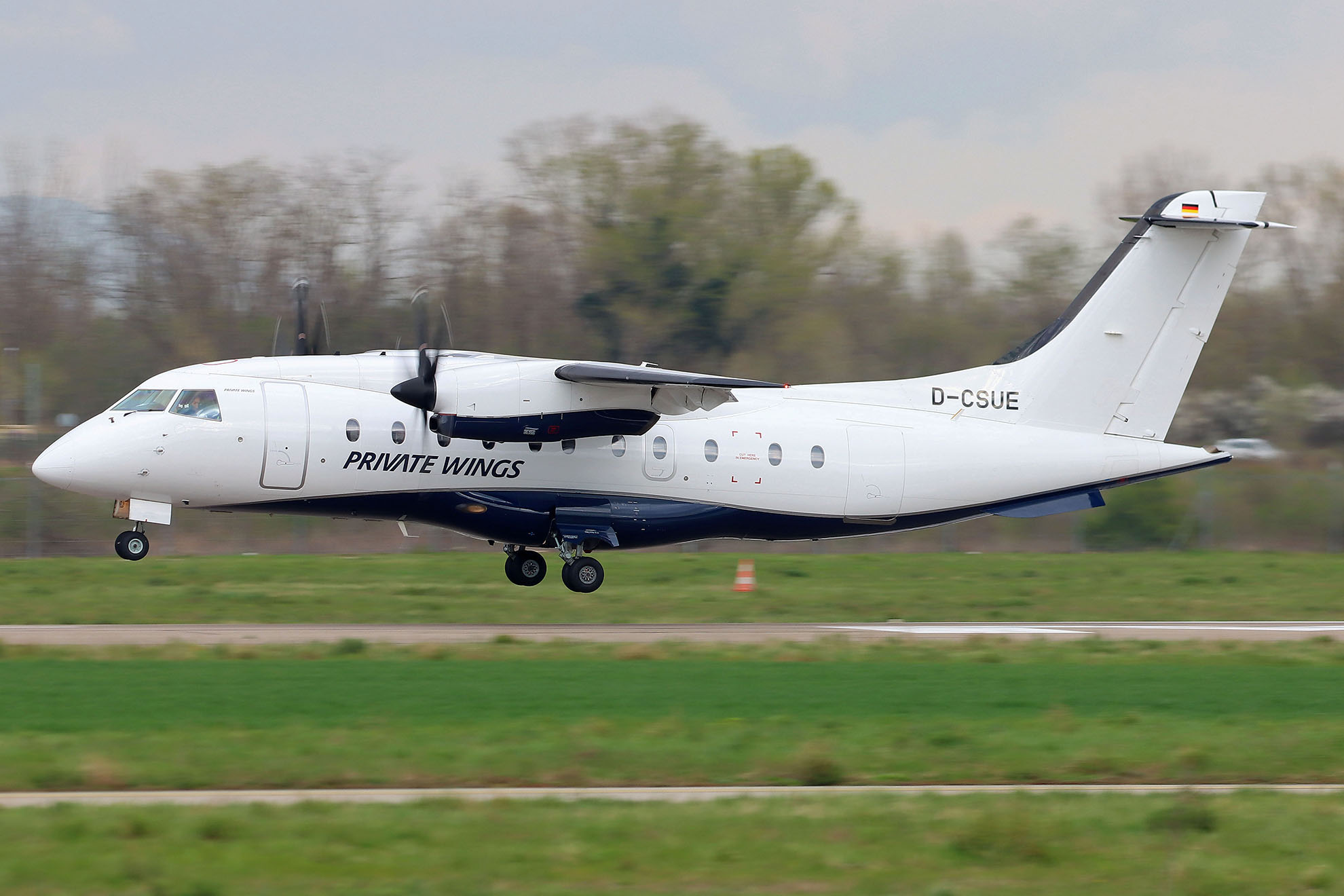 ./assets/img/aircraft/D-PWF-D328-1.jpg
