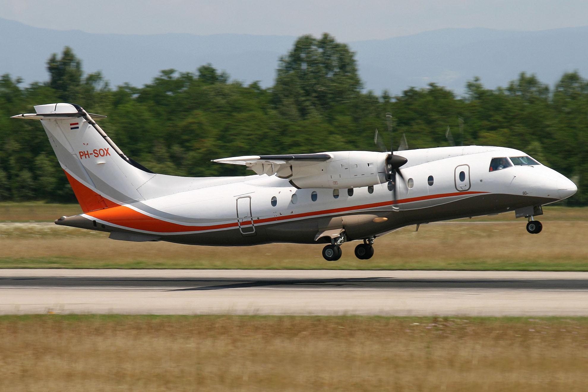 ./assets/img/aircraft/PH-451-D328-1.jpg